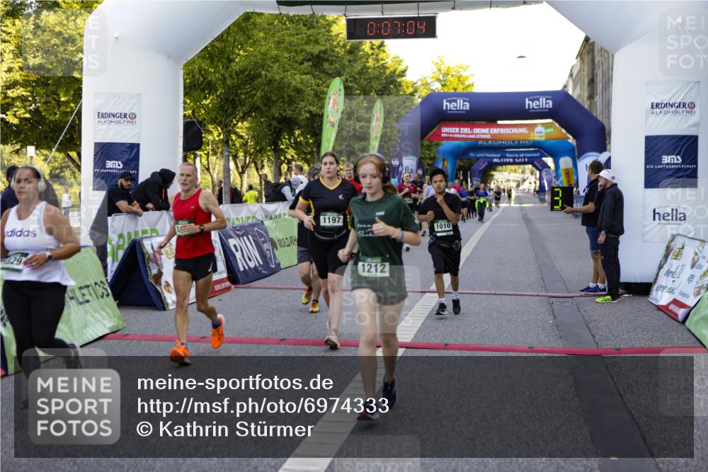 01.09.2024 - BARMER Alsterlauf Kathrin Stürmer Photography http://msf.ph/oto/6974333 01.09.2024 11:37:03 Ziel 1010, 1029, 1036, 1067, 1095, 1108, 1152, 1180, 1191, 1197, 1202, 1212, 1219, 1228 meine-sportfotos.de