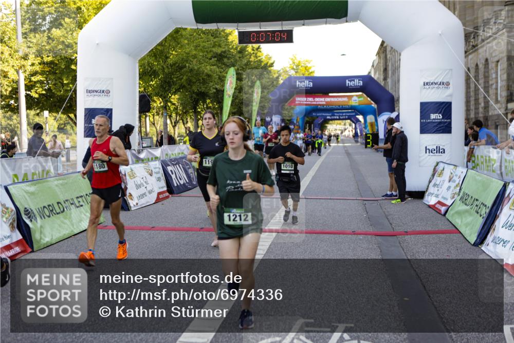 01.09.2024 - BARMER Alsterlauf Kathrin Stürmer Photography http://msf.ph/oto/6974336 01.09.2024 11:37:03 Ziel 1010, 1029, 1036, 1067, 1095, 1108, 1152, 1180, 1191, 1197, 1202, 1212, 1219, 1228 meine-sportfotos.de