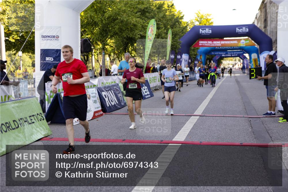 01.09.2024 - BARMER Alsterlauf Kathrin Stürmer Photography http://msf.ph/oto/6974343 01.09.2024 11:37:08 Ziel 1010, 1036, 1067, 1095, 1096, 1152, 1183, 1184, 1191, 1220, 1221, 1228, 2820, 8273 meine-sportfotos.de