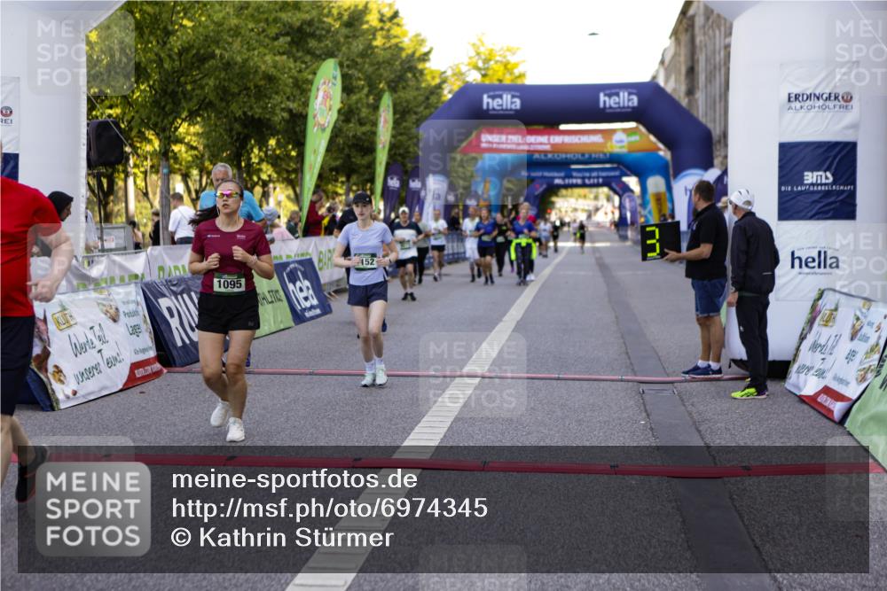 01.09.2024 - BARMER Alsterlauf Kathrin Stürmer Photography http://msf.ph/oto/6974345 01.09.2024 11:37:08 Ziel 1010, 1036, 1067, 1095, 1096, 1152, 1183, 1184, 1191, 1220, 1221, 1228, 2820, 8273 meine-sportfotos.de