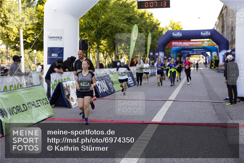 01.09.2024 - BARMER Alsterlauf Kathrin Stürmer Photography http://msf.ph/oto/6974350 01.09.2024 11:37:12 Ziel 1036, 1095, 1096, 1133, 1152, 1153, 1165, 1183, 1184, 1191, 1220, 1221, 1228, 2820, 4006, 8273 meine-sportfotos.de