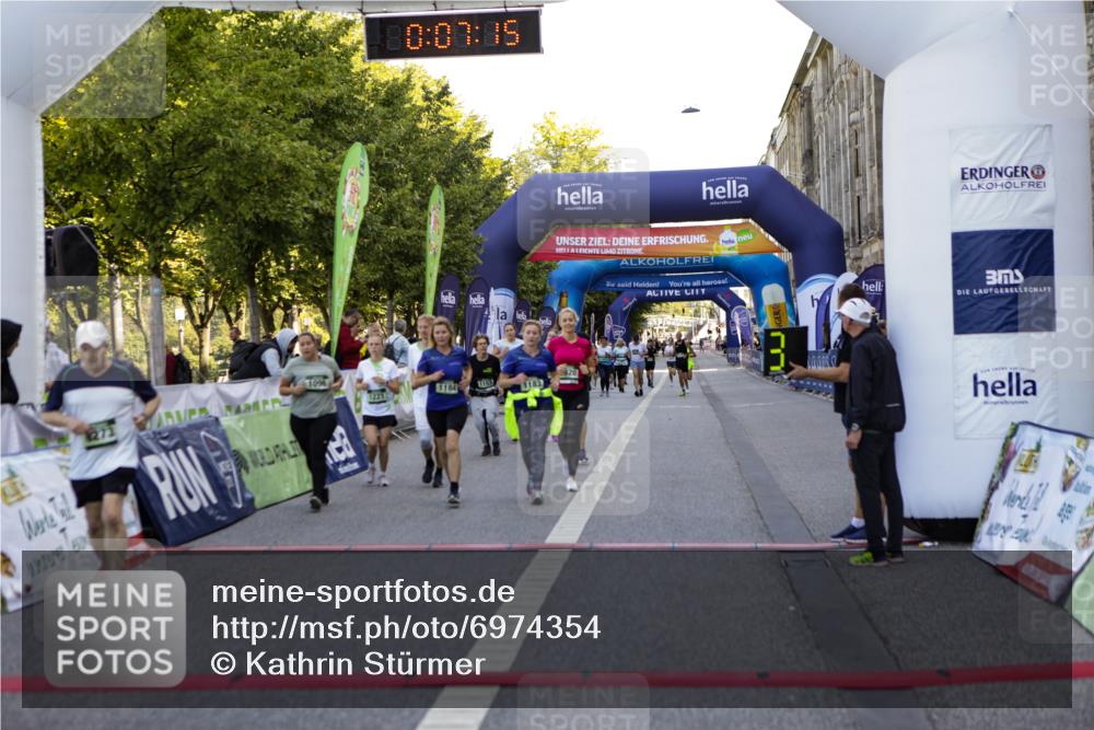 01.09.2024 - BARMER Alsterlauf Kathrin Stürmer Photography http://msf.ph/oto/6974354 01.09.2024 11:37:14 Ziel 1036, 1096, 1133, 1152, 1153, 1165, 1183, 1184, 1191, 1220, 1221, 1228, 2820, 4006, 8273 meine-sportfotos.de