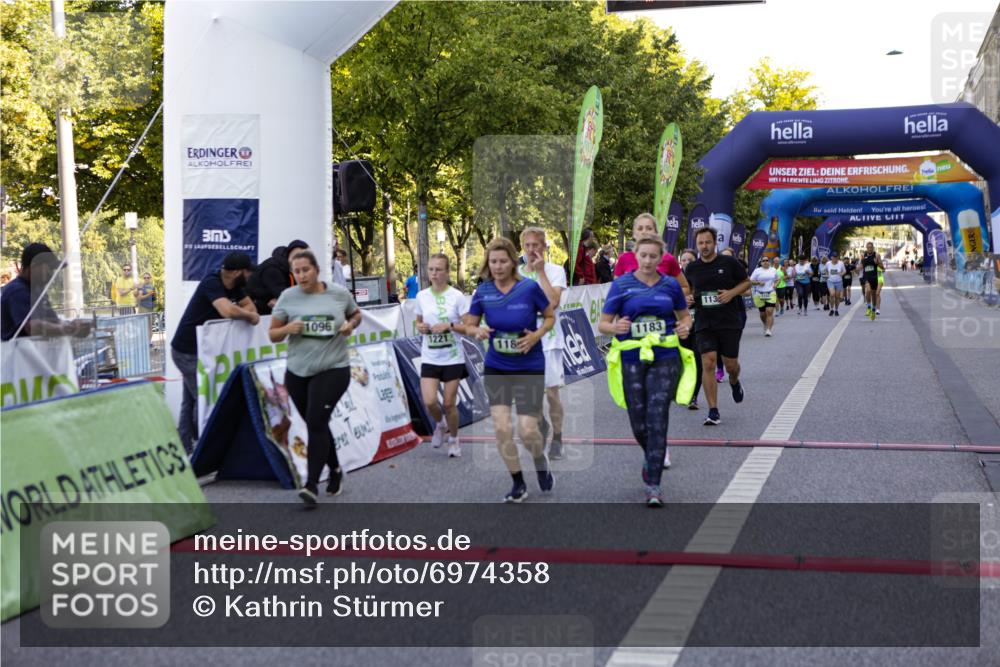 01.09.2024 - BARMER Alsterlauf Kathrin Stürmer Photography http://msf.ph/oto/6974358 01.09.2024 11:37:17 Ziel 1036, 1096, 1133, 1153, 1155, 1165, 1167, 1183, 1184, 1220, 1221, 2820, 4006, 8273, 1170, 8343 meine-sportfotos.de