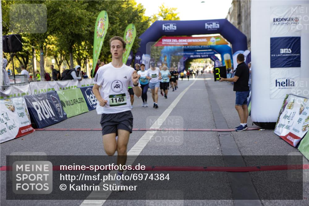 01.09.2024 - BARMER Alsterlauf Kathrin Stürmer Photography http://msf.ph/oto/6974384 01.09.2024 11:37:28 Ziel 1062, 1130, 1134, 1137, 1155, 1167, 1181, 1182, 1227, 1145, 1170, 8343 meine-sportfotos.de