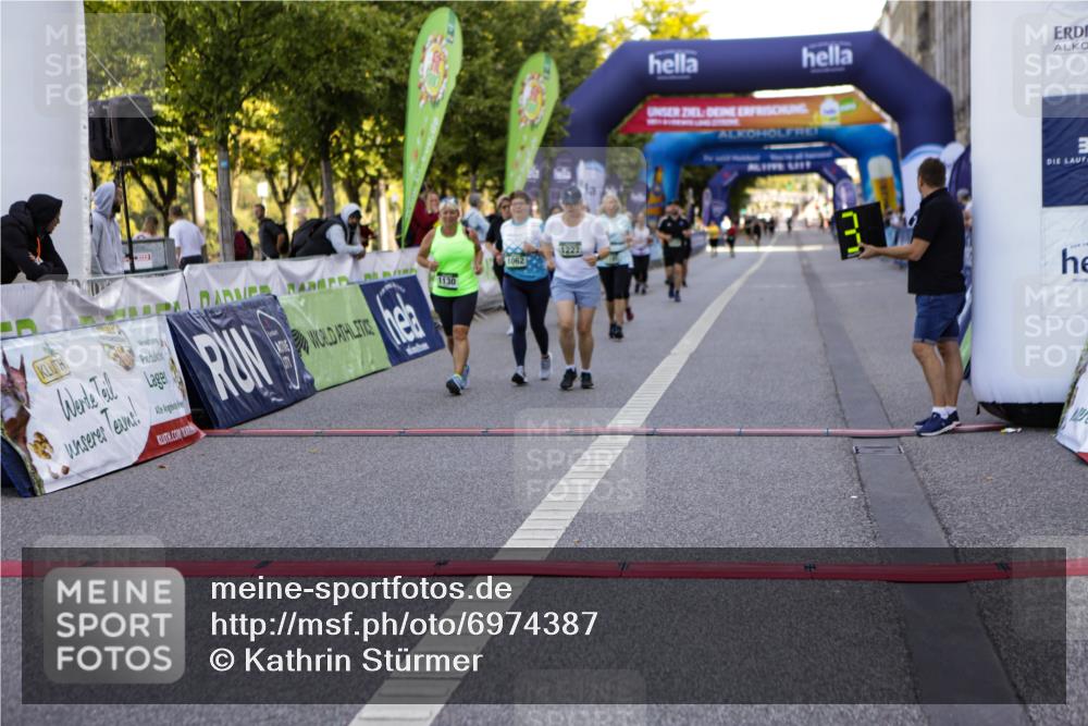 01.09.2024 - BARMER Alsterlauf Kathrin Stürmer Photography http://msf.ph/oto/6974387 01.09.2024 11:37:30 Ziel 1062, 1130, 1134, 1137, 1155, 1167, 1181, 1182, 1227, 1235, 1145, 1170, 8343 meine-sportfotos.de