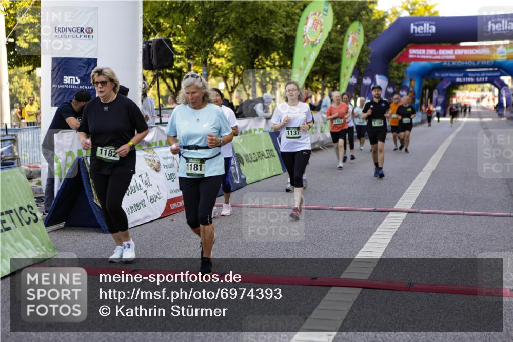 01.09.2024 - BARMER Alsterlauf Kathrin Stürmer Photography http://msf.ph/oto/6974393 01.09.2024 11:37:37 Ziel 1008, 1062, 1130, 1134, 1137, 1150, 1163, 1181, 1182, 1215, 1216, 1218, 1227, 1235 meine-sportfotos.de