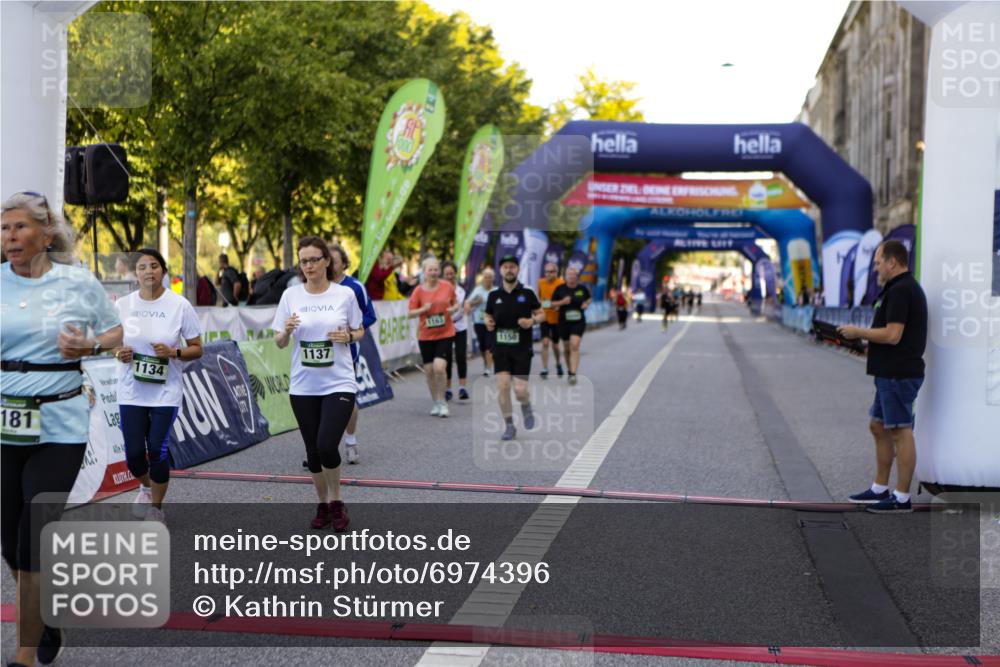 01.09.2024 - BARMER Alsterlauf Kathrin Stürmer Photography http://msf.ph/oto/6974396 01.09.2024 11:37:38 Ziel 1008, 1062, 1130, 1134, 1137, 1150, 1163, 1181, 1182, 1215, 1216, 1218, 1227, 1235 meine-sportfotos.de