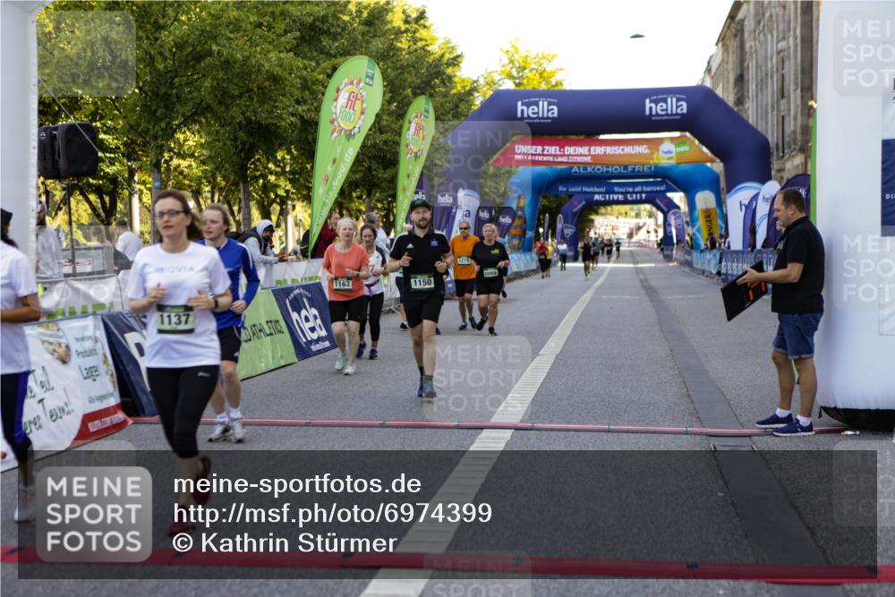 01.09.2024 - BARMER Alsterlauf Kathrin Stürmer Photography http://msf.ph/oto/6974399 01.09.2024 11:37:39 Ziel 1008, 1062, 1134, 1137, 1150, 1163, 1181, 1182, 1215, 1216, 1218, 1235 meine-sportfotos.de