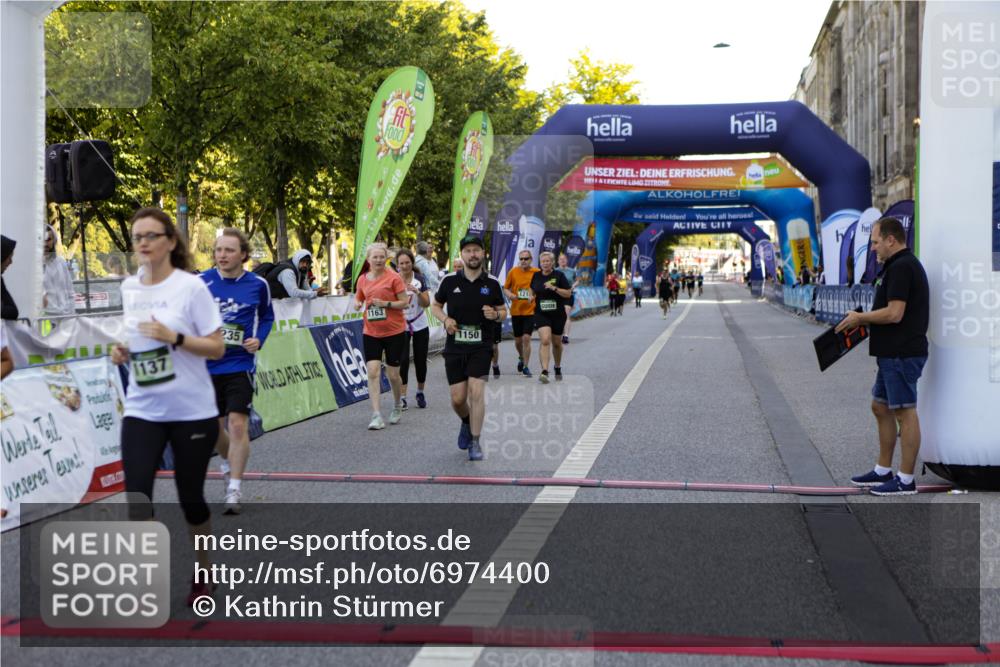 01.09.2024 - BARMER Alsterlauf Kathrin Stürmer Photography http://msf.ph/oto/6974400 01.09.2024 11:37:39 Ziel 1008, 1062, 1134, 1137, 1150, 1163, 1181, 1182, 1215, 1216, 1218, 1235 meine-sportfotos.de