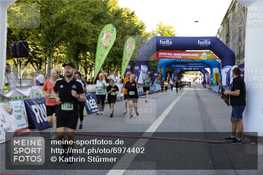 01.09.2024 - BARMER Alsterlauf Kathrin Stürmer Photography http://msf.ph/oto/6974402 01.09.2024 11:37:41 Ziel 1008, 1098, 1134, 1137, 1150, 1163, 1181, 1182, 1215, 1216, 1218, 1235 meine-sportfotos.de