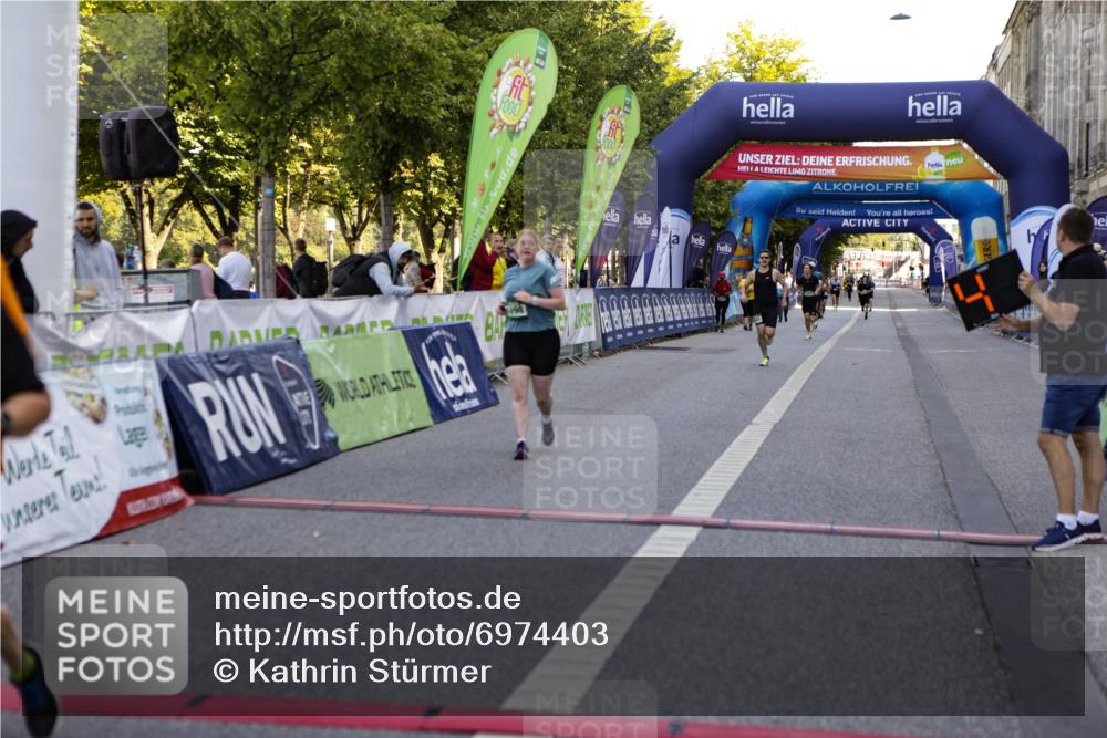 01.09.2024 - BARMER Alsterlauf Kathrin Stürmer Photography http://msf.ph/oto/6974403 01.09.2024 11:37:47 Ziel 1008, 1098, 1163, 1215, 1216, 1218, 1007, 1041 meine-sportfotos.de