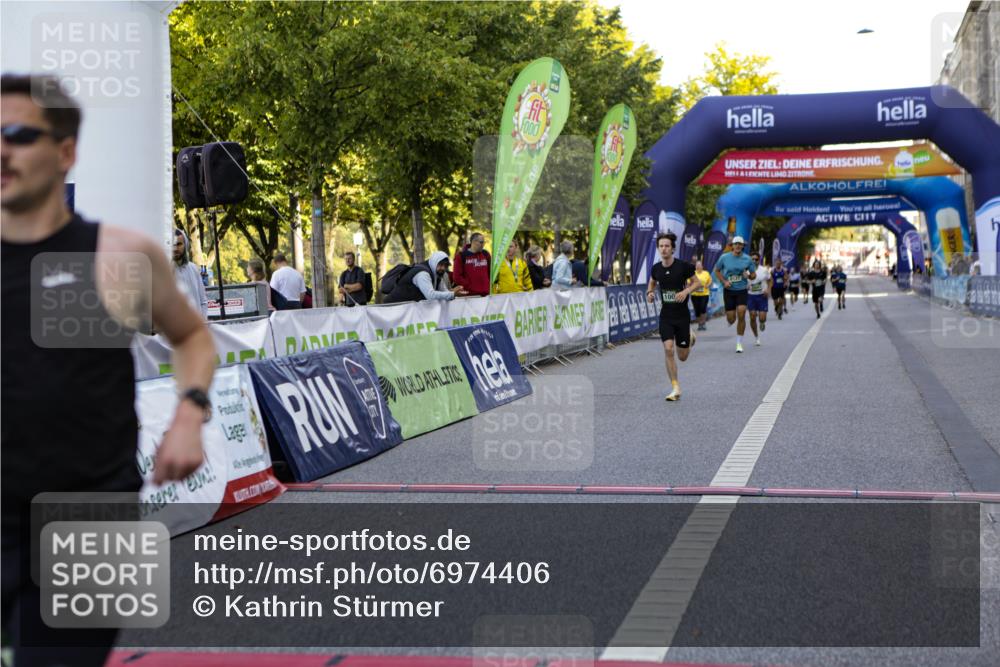 01.09.2024 - BARMER Alsterlauf Kathrin Stürmer Photography http://msf.ph/oto/6974406 01.09.2024 11:37:54 Ziel 1098, 1007, 1041, 1043, 8127 meine-sportfotos.de