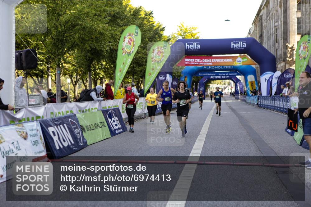 01.09.2024 - BARMER Alsterlauf Kathrin Stürmer Photography http://msf.ph/oto/6974413 01.09.2024 11:38:03 Ziel 1020, 1056, 1043, 1111, 1125, 1139, 1210, 1217, 8127, 8353 meine-sportfotos.de