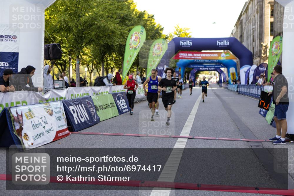 01.09.2024 - BARMER Alsterlauf Kathrin Stürmer Photography http://msf.ph/oto/6974417 01.09.2024 11:38:03 Ziel 1020, 1056, 1043, 1111, 1125, 1139, 1210, 1217, 8127, 8353 meine-sportfotos.de