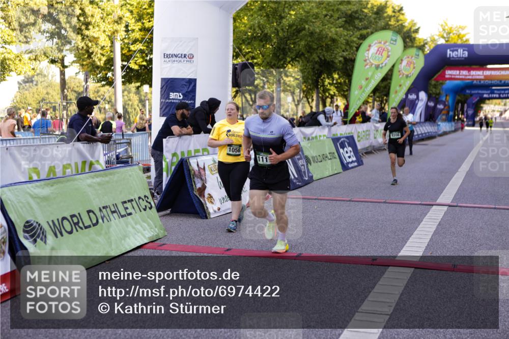 01.09.2024 - BARMER Alsterlauf Kathrin Stürmer Photography http://msf.ph/oto/6974422 01.09.2024 11:38:11 Ziel 1020, 1056, 1063, 1111, 1125, 1139, 1210, 1217, 8208, 8353 meine-sportfotos.de