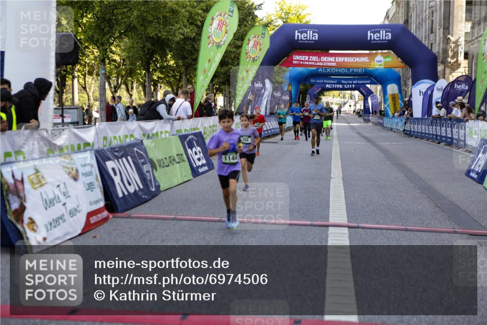01.09.2024 - BARMER Alsterlauf Kathrin Stürmer Photography http://msf.ph/oto/6974506 01.09.2024 11:39:56 Ziel 292, 1091, 1105, 1144, 1157, 1185, 8301 meine-sportfotos.de