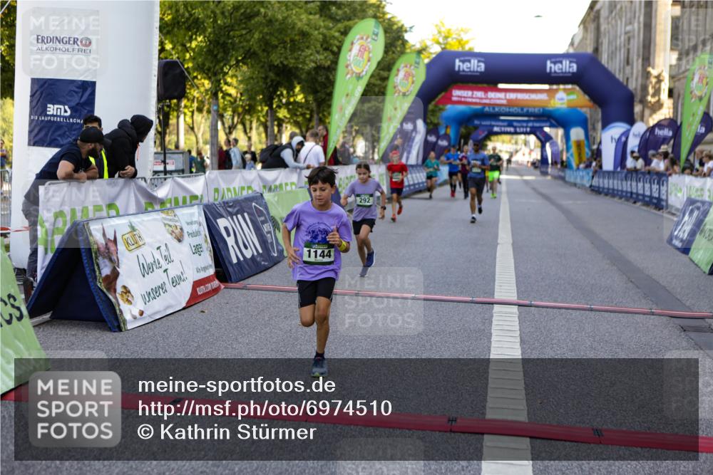 01.09.2024 - BARMER Alsterlauf Kathrin Stürmer Photography http://msf.ph/oto/6974510 01.09.2024 11:39:56 Ziel 292, 1091, 1105, 1144, 1157, 1185, 8301 meine-sportfotos.de