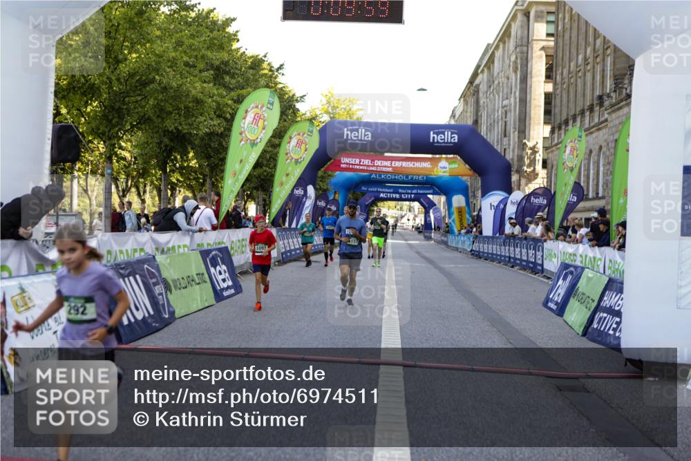 01.09.2024 - BARMER Alsterlauf Kathrin Stürmer Photography http://msf.ph/oto/6974511 01.09.2024 11:39:58 Ziel 292, 1055, 1077, 1091, 1105, 1144, 1157, 1185, 8301 meine-sportfotos.de