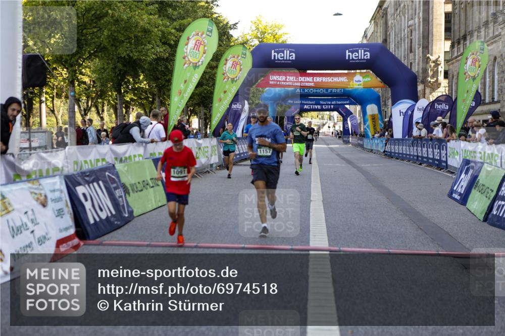 01.09.2024 - BARMER Alsterlauf Kathrin Stürmer Photography http://msf.ph/oto/6974518 01.09.2024 11:40:00 Ziel 292, 1028, 1055, 1077, 1091, 1092, 1105, 1132, 1144, 1157, 1185, 1207 meine-sportfotos.de