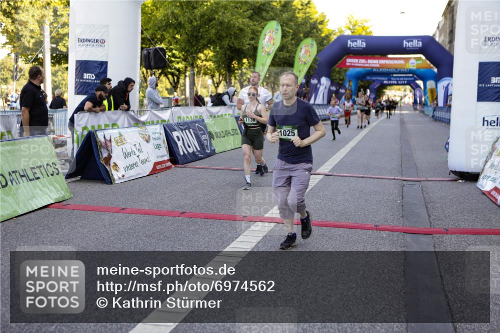 01.09.2024 - BARMER Alsterlauf Kathrin Stürmer Photography http://msf.ph/oto/6974562 01.09.2024 11:40:44 Ziel 1021, 1025, 1027, 1136, 1161, 1162, 1172, 1175, 1196, 8262, 8275 meine-sportfotos.de