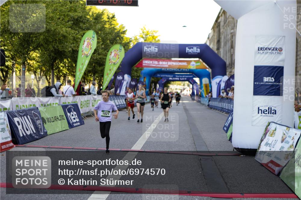 01.09.2024 - BARMER Alsterlauf Kathrin Stürmer Photography http://msf.ph/oto/6974570 01.09.2024 11:40:47 Ziel 1021, 1025, 1027, 1136, 1161, 1162, 1172, 1196, 8262, 8275 meine-sportfotos.de