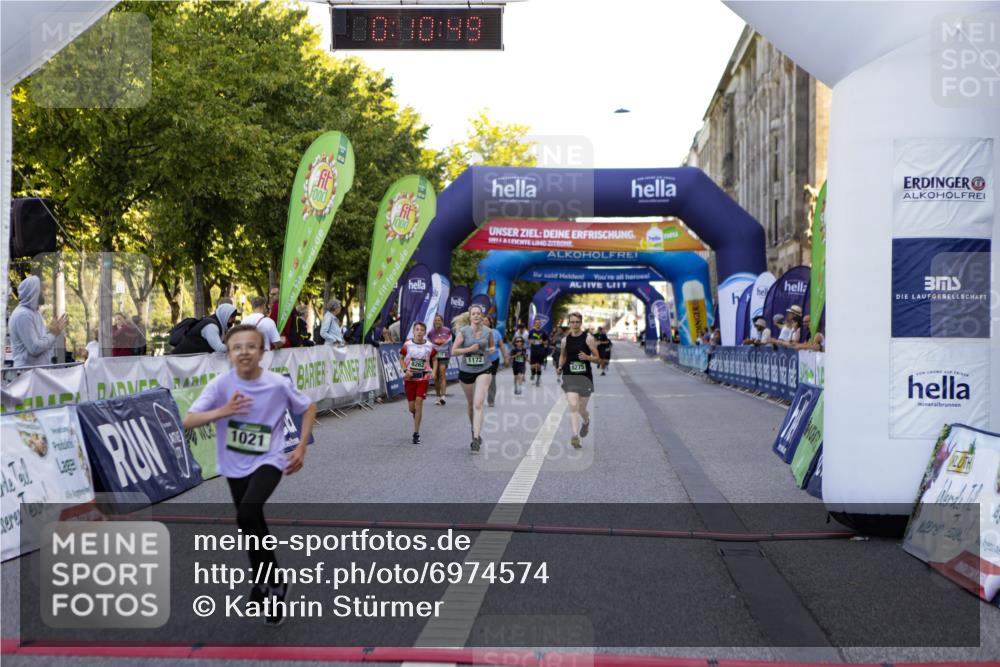 01.09.2024 - BARMER Alsterlauf Kathrin Stürmer Photography http://msf.ph/oto/6974574 01.09.2024 11:40:48 Ziel 1021, 1025, 1027, 1136, 1172, 8262, 8275 meine-sportfotos.de