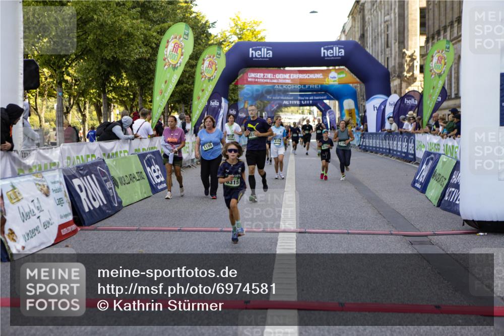 01.09.2024 - BARMER Alsterlauf Kathrin Stürmer Photography http://msf.ph/oto/6974581 01.09.2024 11:40:58 Ziel 1199, 1074, 1104, 1116, 1170, 5208, 8259, 8262, 8275, 8354 meine-sportfotos.de