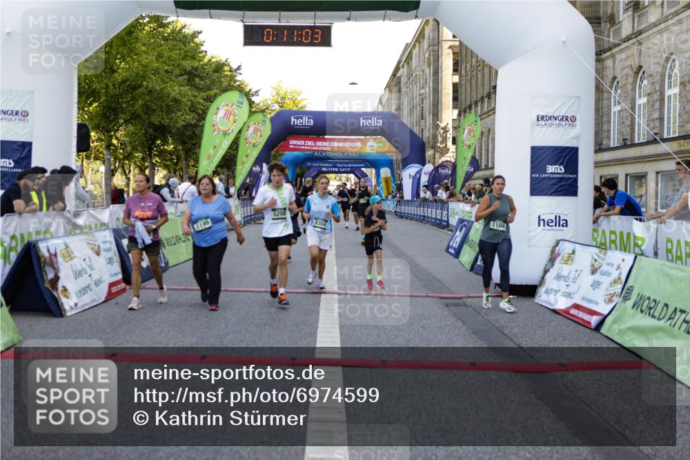 01.09.2024 - BARMER Alsterlauf Kathrin Stürmer Photography http://msf.ph/oto/6974599 01.09.2024 11:41:02 Ziel 1199, 1016, 1022, 1074, 1093, 1104, 1116, 1145, 1170, 5208, 8224, 8240, 8243, 8249, 8259, 8354 meine-sportfotos.de