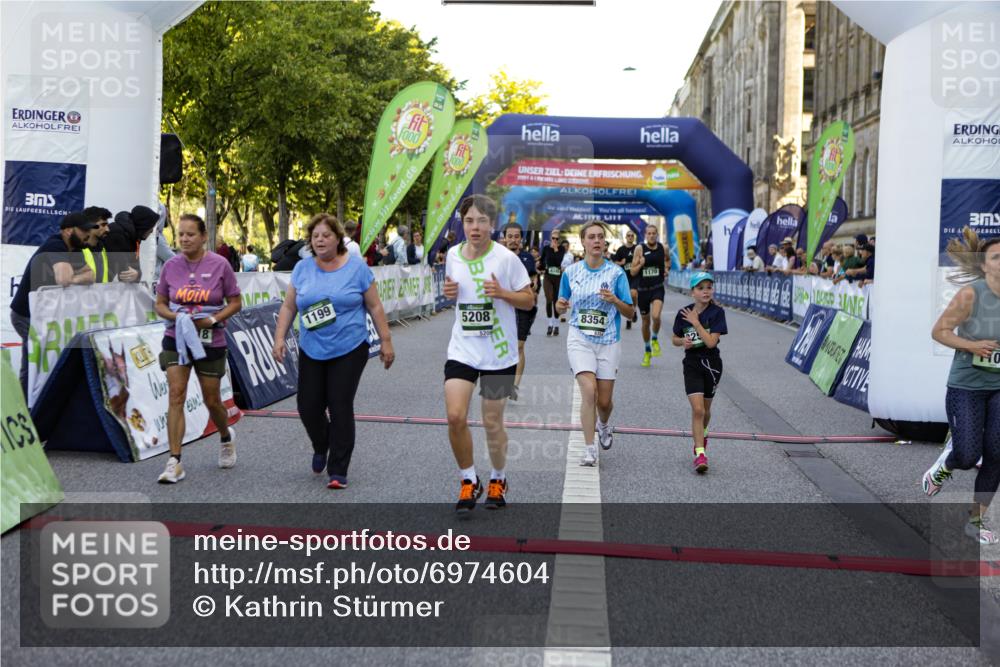 01.09.2024 - BARMER Alsterlauf Kathrin Stürmer Photography http://msf.ph/oto/6974604 01.09.2024 11:41:03 Ziel 1199, 1016, 1022, 1074, 1093, 1104, 1116, 1145, 1170, 5208, 8224, 8240, 8243, 8249, 8259, 8354 meine-sportfotos.de