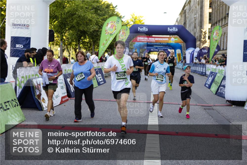 01.09.2024 - BARMER Alsterlauf Kathrin Stürmer Photography http://msf.ph/oto/6974606 01.09.2024 11:41:04 Ziel 1199, 1016, 1022, 1074, 1093, 1104, 1116, 1145, 1170, 5208, 8224, 8240, 8243, 8249, 8259, 8354 meine-sportfotos.de