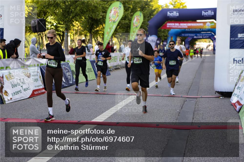 01.09.2024 - BARMER Alsterlauf Kathrin Stürmer Photography http://msf.ph/oto/6974607 01.09.2024 11:41:10 Ziel 1013, 1016, 1022, 1047, 1093, 1116, 1145, 1170, 1190, 1230, 8210, 8211, 8224, 8240, 8243, 8249 meine-sportfotos.de