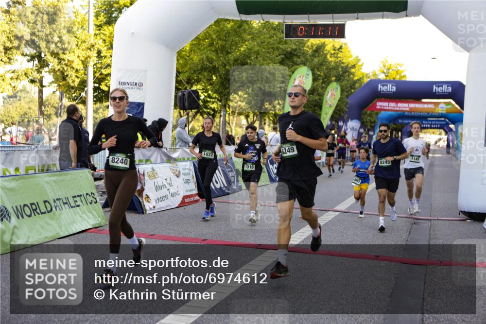 01.09.2024 - BARMER Alsterlauf Kathrin Stürmer Photography http://msf.ph/oto/6974612 01.09.2024 11:41:11 Ziel 1013, 1016, 1022, 1047, 1093, 1145, 1170, 1190, 1230, 8210, 8211, 8224, 8240, 8243, 8249, 8343 meine-sportfotos.de