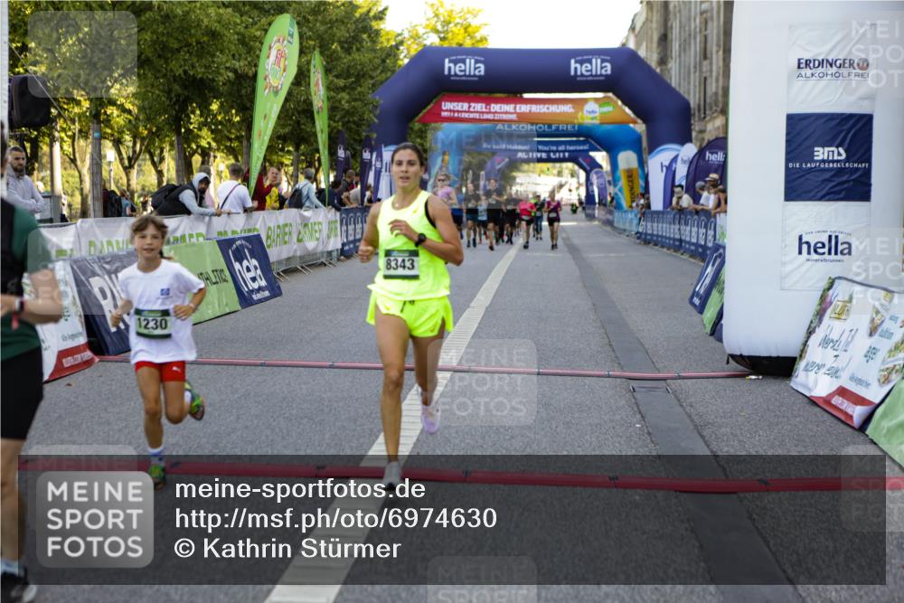 01.09.2024 - BARMER Alsterlauf Kathrin Stürmer Photography http://msf.ph/oto/6974630 01.09.2024 11:41:21 Ziel 1002, 1013, 1030, 1047, 1190, 1230, 1238, 8210, 8211, 8343 meine-sportfotos.de