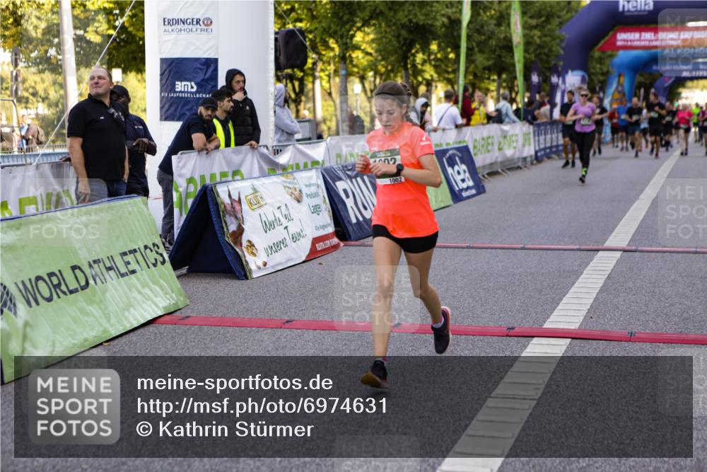 01.09.2024 - BARMER Alsterlauf Kathrin Stürmer Photography http://msf.ph/oto/6974631 01.09.2024 11:41:23 Ziel 1002, 1030, 1047, 1083, 1106, 1171, 1213, 1214, 1230, 1238, 8210, 8343 meine-sportfotos.de