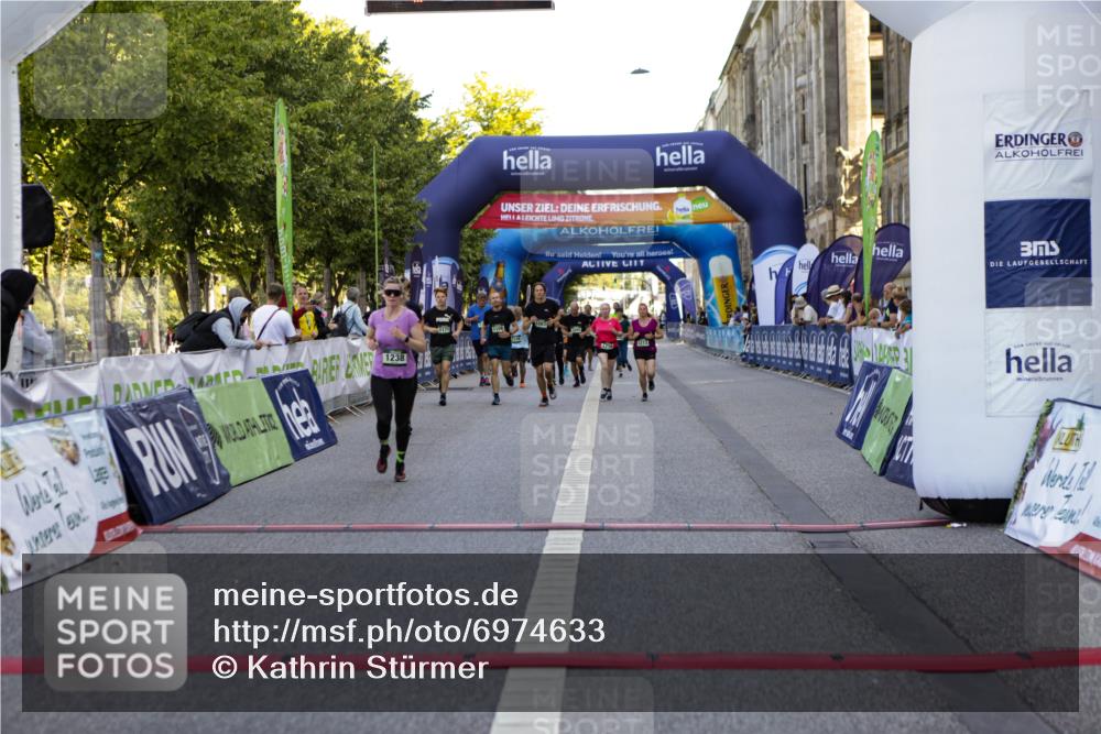 01.09.2024 - BARMER Alsterlauf Kathrin Stürmer Photography http://msf.ph/oto/6974633 01.09.2024 11:41:25 Ziel 1002, 1030, 1047, 1081, 1083, 1085, 1106, 1171, 1213, 1214, 1230, 1238, 8210, 8343 meine-sportfotos.de
