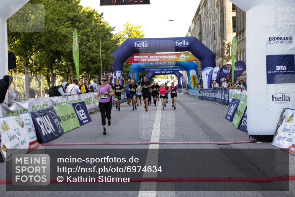 01.09.2024 - BARMER Alsterlauf Kathrin Stürmer Photography http://msf.ph/oto/6974634 01.09.2024 11:41:26 Ziel 1002, 1030, 1081, 1083, 1085, 1106, 1156, 1171, 1193, 1213, 1214, 1238, 8343 meine-sportfotos.de