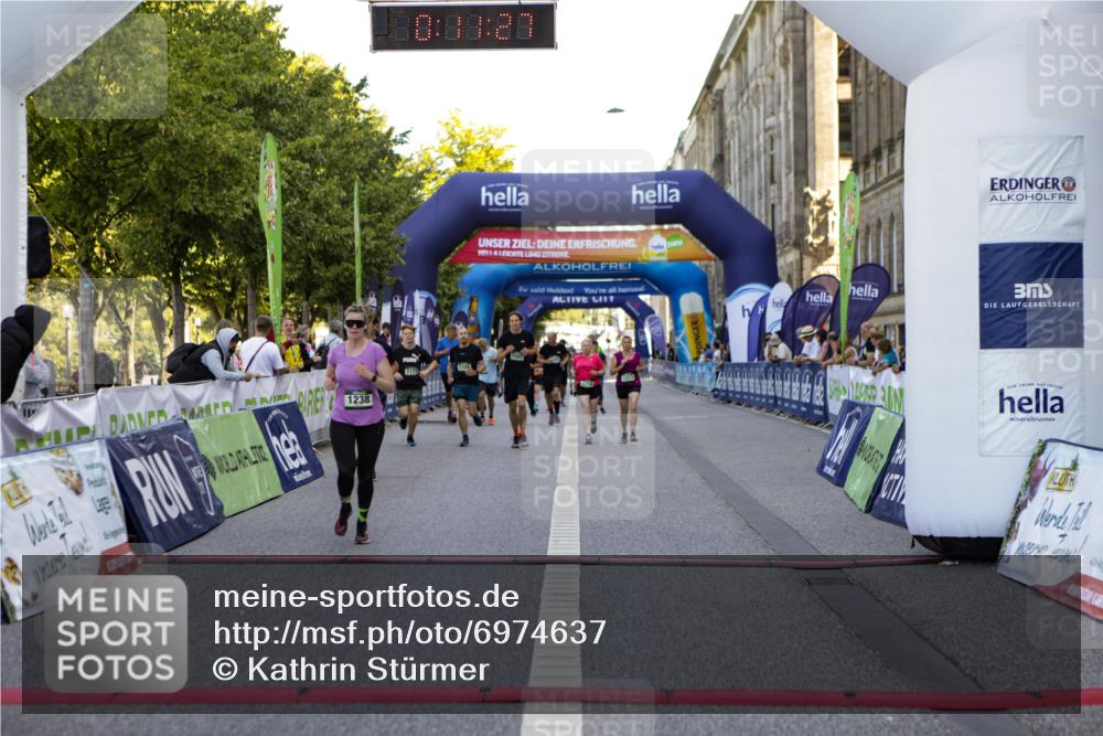 01.09.2024 - BARMER Alsterlauf Kathrin Stürmer Photography http://msf.ph/oto/6974637 01.09.2024 11:41:26 Ziel 1002, 1030, 1081, 1083, 1085, 1106, 1156, 1171, 1193, 1213, 1214, 1238, 8343 meine-sportfotos.de
