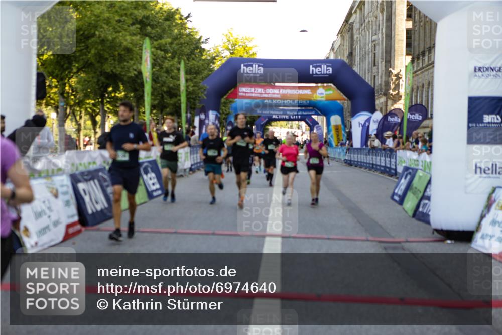 01.09.2024 - BARMER Alsterlauf Kathrin Stürmer Photography http://msf.ph/oto/6974640 01.09.2024 11:41:29 Ziel 1005, 1030, 1081, 1083, 1085, 1106, 1124, 1131, 1156, 1171, 1174, 1193, 1213, 1214, 1238 meine-sportfotos.de