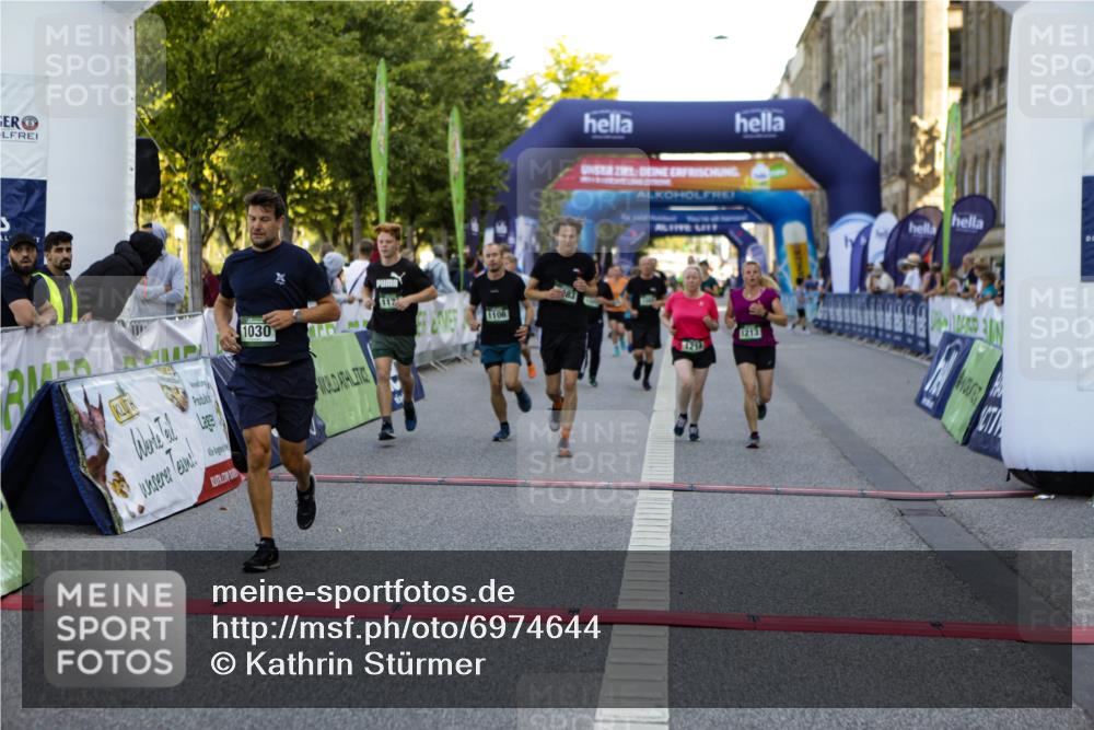 01.09.2024 - BARMER Alsterlauf Kathrin Stürmer Photography http://msf.ph/oto/6974644 01.09.2024 11:41:30 Ziel 1005, 1030, 1081, 1083, 1085, 1106, 1124, 1131, 1156, 1171, 1174, 1193, 1213, 1214, 1238, 8212 meine-sportfotos.de