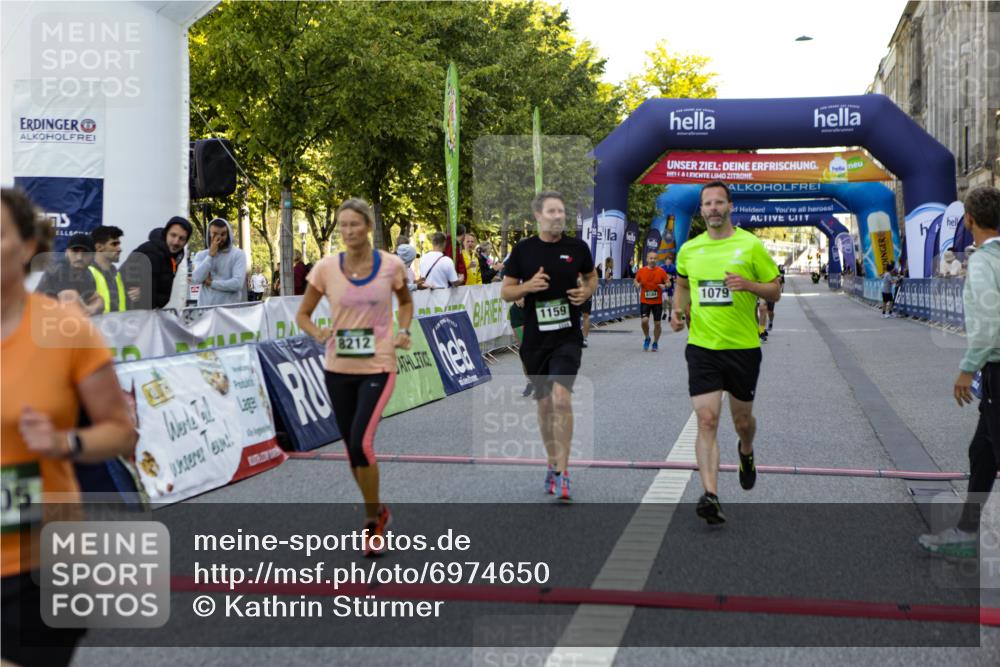 01.09.2024 - BARMER Alsterlauf Kathrin Stürmer Photography http://msf.ph/oto/6974650 01.09.2024 11:41:41 Ziel 1005, 1014, 1079, 1124, 1131, 1156, 1159, 1174, 1193, 1194, 8124, 8184, 8185, 8212, 8341 meine-sportfotos.de