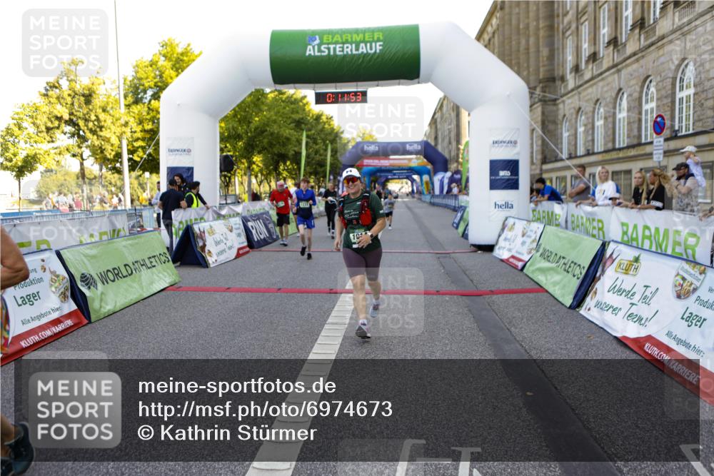 01.09.2024 - BARMER Alsterlauf Kathrin Stürmer Photography http://msf.ph/oto/6974673 01.09.2024 11:41:52 Ziel 8339, 1014, 1034, 1035, 1041, 1117, 1123, 1208, 1231, 8124, 8184, 8185, 8341 meine-sportfotos.de