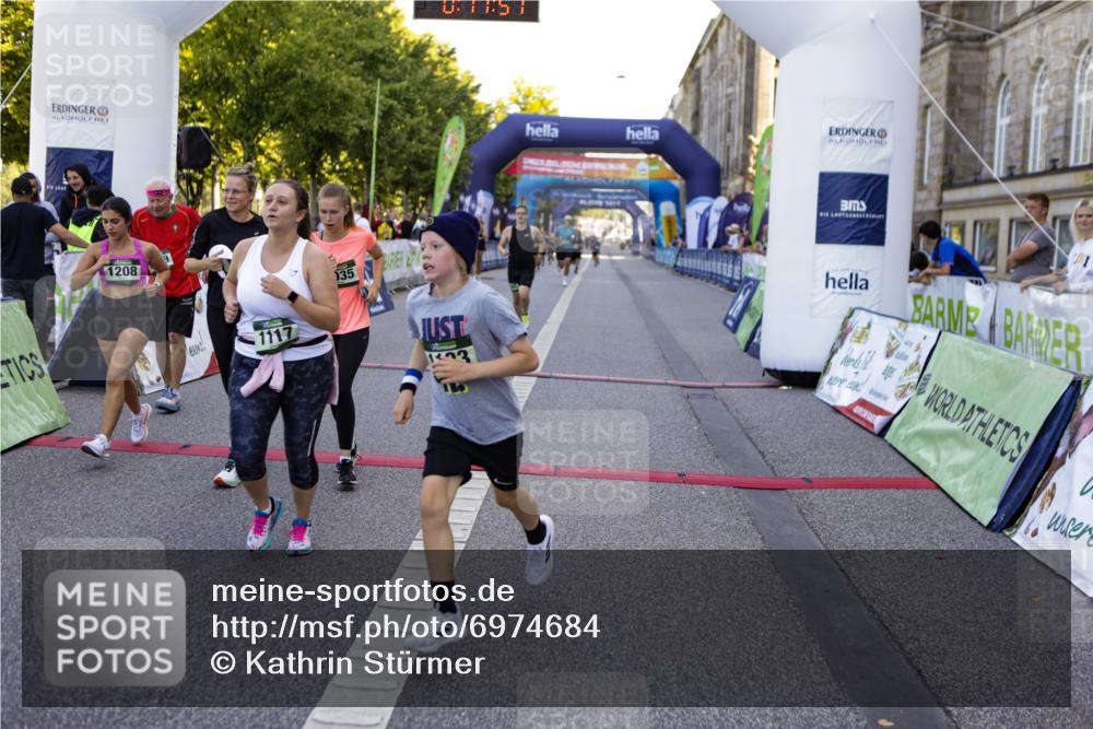 01.09.2024 - BARMER Alsterlauf Kathrin Stürmer Photography http://msf.ph/oto/6974684 01.09.2024 11:41:56 Ziel 8339, 1007, 1014, 1034, 1035, 1041, 1117, 1123, 1208, 1231, 8009, 8127 meine-sportfotos.de
