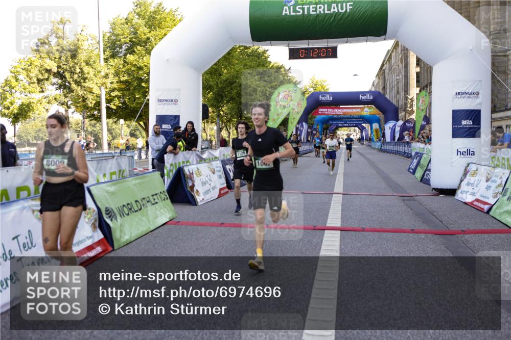 01.09.2024 - BARMER Alsterlauf Kathrin Stürmer Photography http://msf.ph/oto/6974696 01.09.2024 11:42:07 Ziel 1007, 1043, 1125, 1151, 1217, 8009, 8113, 8127, 8298 meine-sportfotos.de