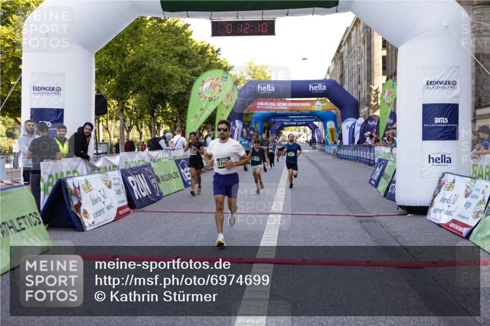 01.09.2024 - BARMER Alsterlauf Kathrin Stürmer Photography http://msf.ph/oto/6974699 01.09.2024 11:42:10 Ziel 1004, 1007, 1017, 1043, 1125, 1139, 1151, 1210, 1217, 8009, 8085, 8113, 8298 meine-sportfotos.de