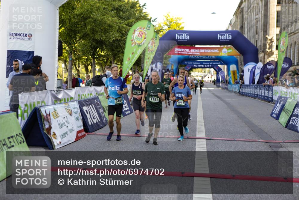 01.09.2024 - BARMER Alsterlauf Kathrin Stürmer Photography http://msf.ph/oto/6974702 01.09.2024 11:42:16 Ziel 1004, 1017, 1037, 1054, 1139, 1151, 1158, 1210, 1217, 8085, 8113, 8298 meine-sportfotos.de