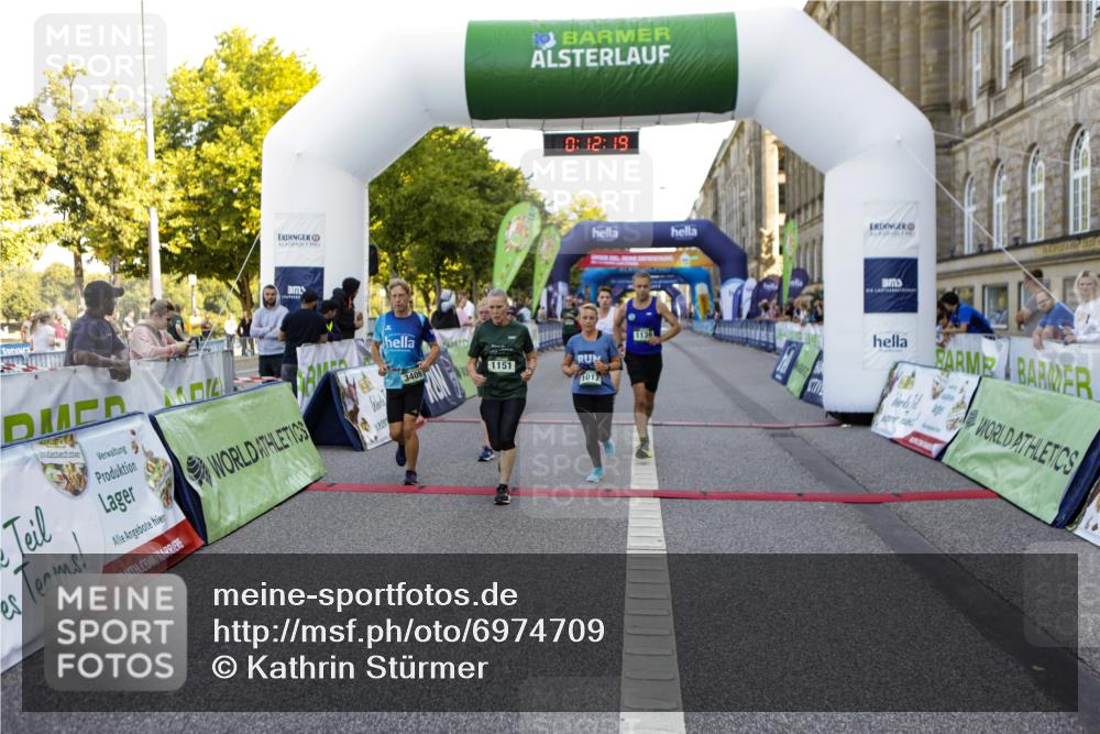 01.09.2024 - BARMER Alsterlauf Kathrin Stürmer Photography http://msf.ph/oto/6974709 01.09.2024 11:42:18 Ziel 1004, 1009, 1017, 1037, 1054, 1139, 1151, 1158, 1210, 1217, 8085 meine-sportfotos.de