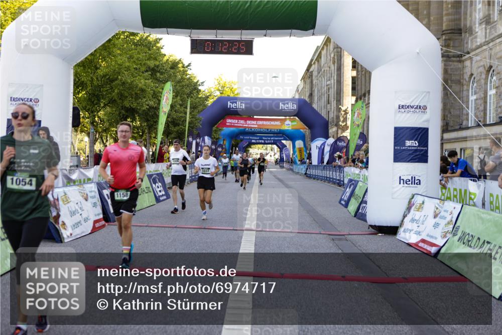 01.09.2024 - BARMER Alsterlauf Kathrin Stürmer Photography http://msf.ph/oto/6974717 01.09.2024 11:42:24 Ziel 1009, 1037, 1054, 1158, 1210, 1222, 8085, 8208 meine-sportfotos.de