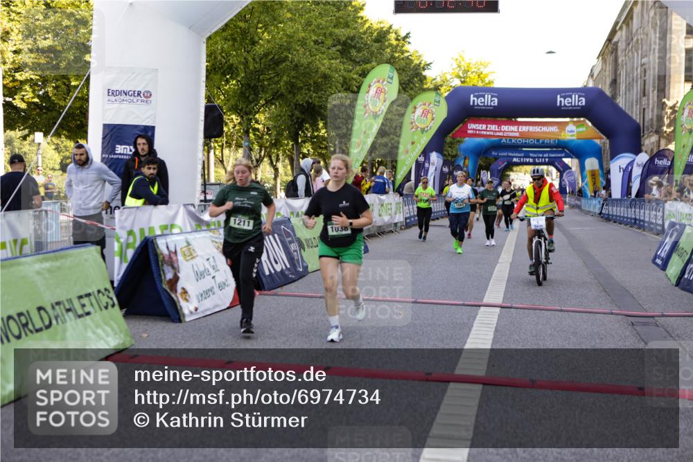 01.09.2024 - BARMER Alsterlauf Kathrin Stürmer Photography http://msf.ph/oto/6974734 01.09.2024 11:42:39 Ziel 1038, 1039, 1057, 1059, 1064, 1065, 1070, 1142, 1148, 1211, 1232, 2990, 8001 meine-sportfotos.de