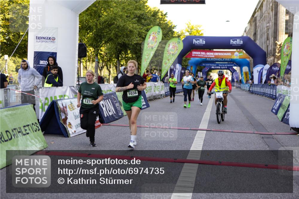 01.09.2024 - BARMER Alsterlauf Kathrin Stürmer Photography http://msf.ph/oto/6974735 01.09.2024 11:42:39 Ziel 1038, 1039, 1057, 1059, 1064, 1065, 1070, 1142, 1148, 1211, 1232, 2990, 8001 meine-sportfotos.de