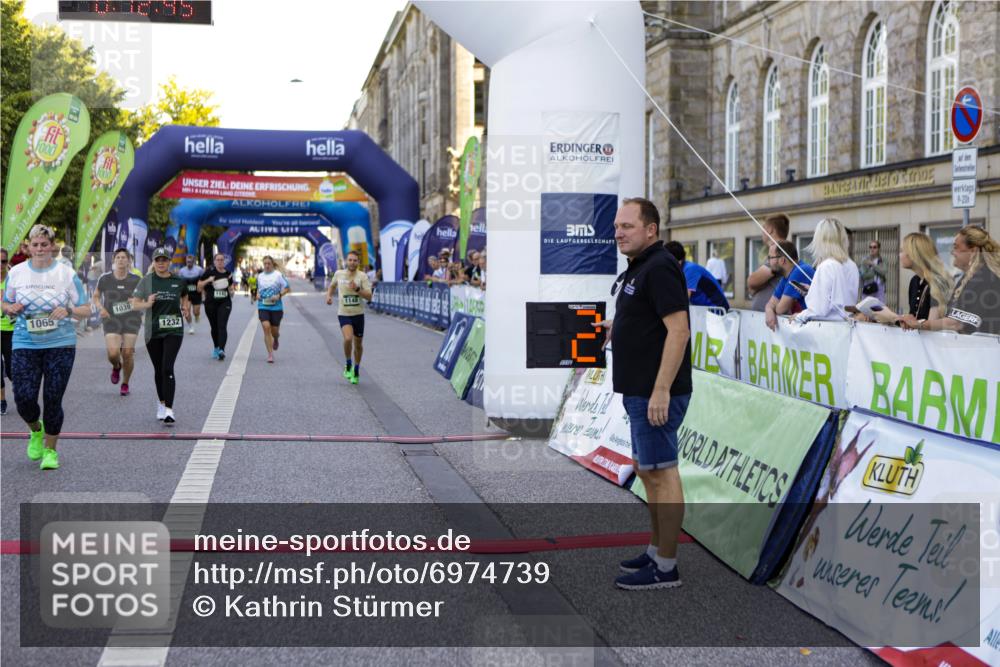 01.09.2024 - BARMER Alsterlauf Kathrin Stürmer Photography http://msf.ph/oto/6974739 01.09.2024 11:42:44 Ziel 1038, 1039, 1059, 1065, 1075, 1111, 1142, 1148, 1211, 1232, 2990 meine-sportfotos.de